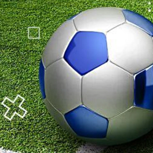 Ballon de football posé sur la pelouse d'un stade — France. Ligue 1 2026